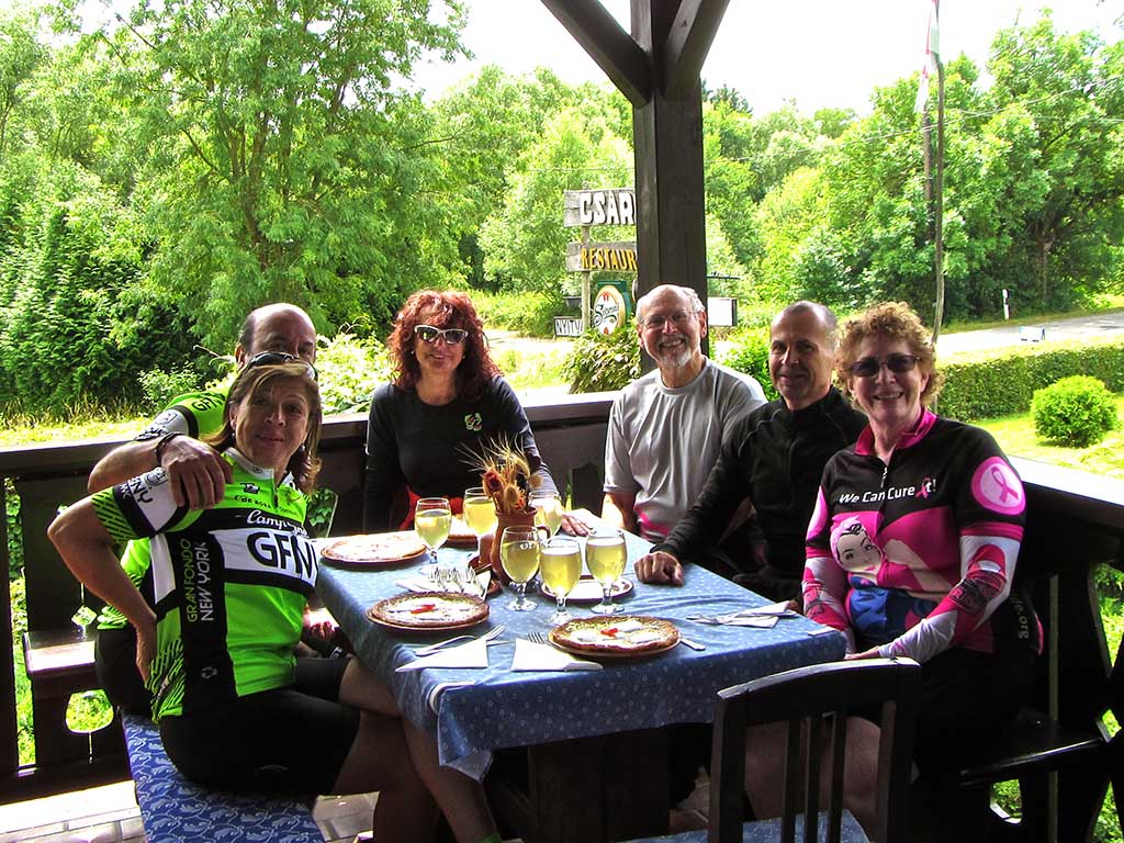 Bike tours Budapest-Balaton-Vienna - Lunch break in a lovely Inn